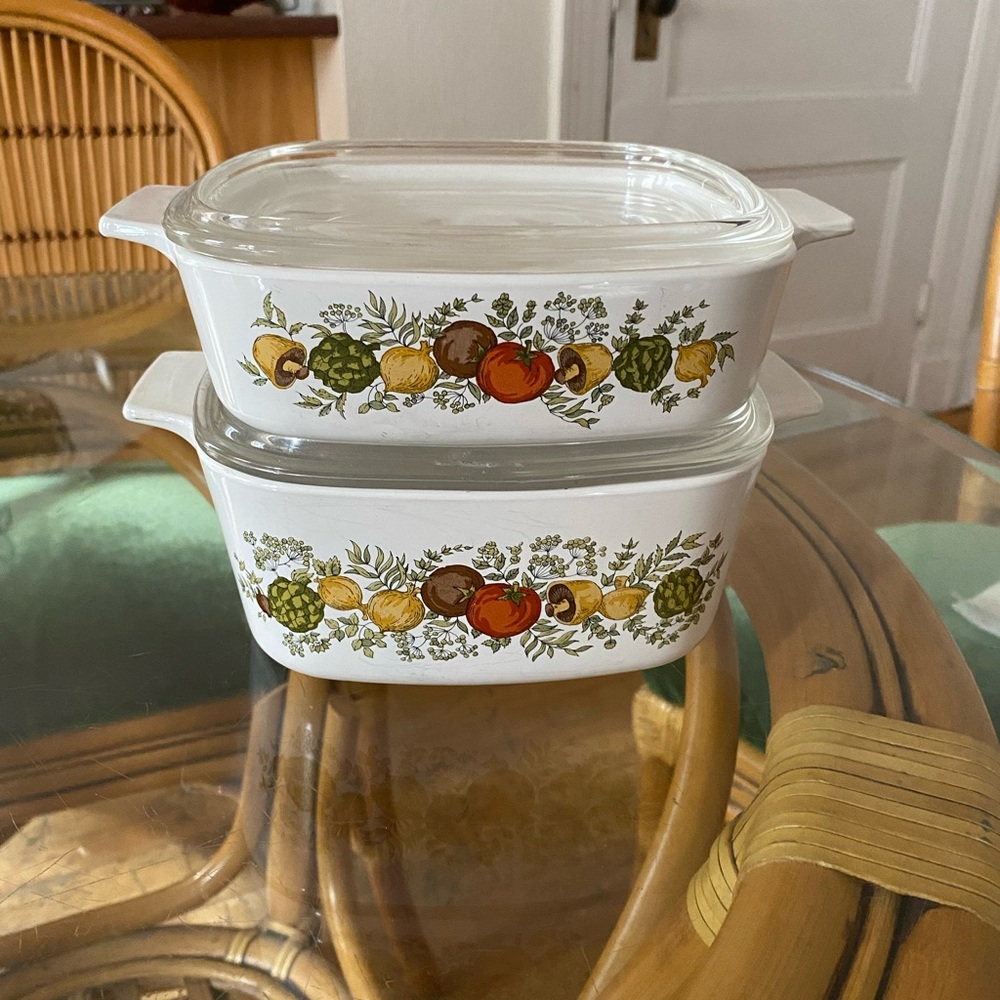 Set of corningware with the veggie print (4 pieces)